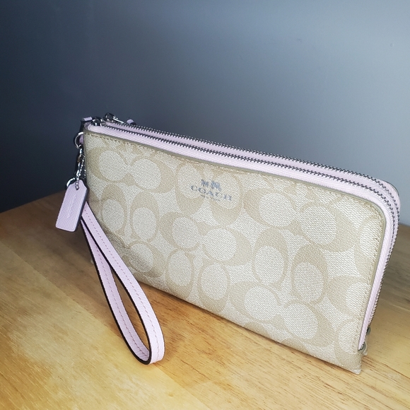 Authentic Coach double Zip Wristlet - Picture 6 of 16